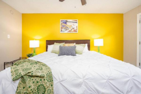 HEIRS LIVING : COZY - By Louisiana College . King Beds . 55inch TV . PetsOK . Near Medical Centers